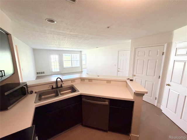 1336 HEATHERWOOD Lane, Pittsfield Charter Township, MI 48108