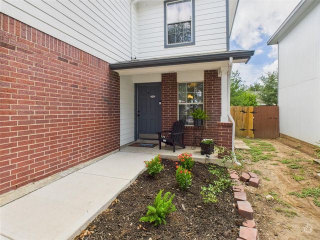 266 Jack Rabbit LN, Buda, TX 78610