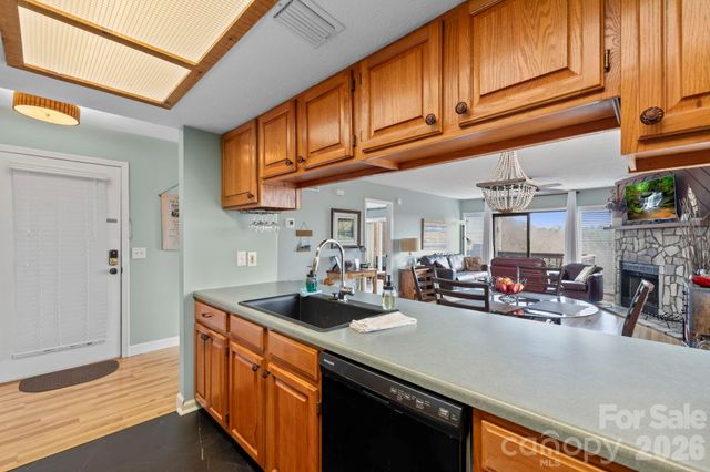 78 Upper Tanglewood Road 6, Lake Toxaway, NC 28747