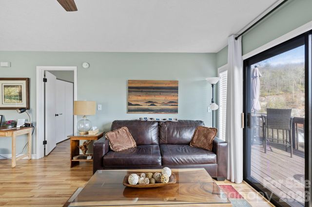 78 Upper Tanglewood Road 6, Lake Toxaway, NC 28747