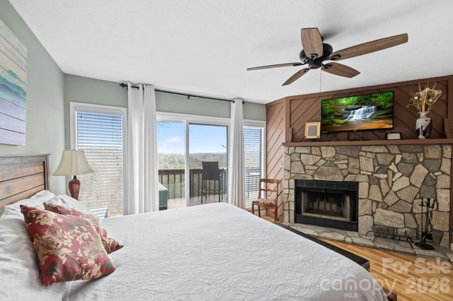 78 Upper Tanglewood Road 6, Lake Toxaway, NC 28747