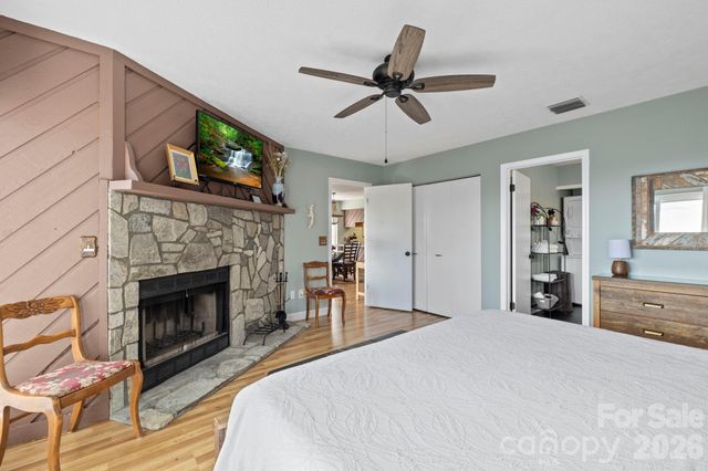 78 Upper Tanglewood Road 6, Lake Toxaway, NC 28747