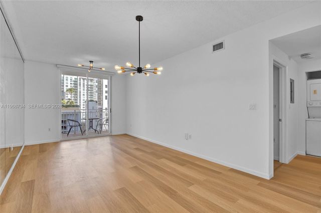 185 SE 14th Ter 1411, Miami, FL 33131