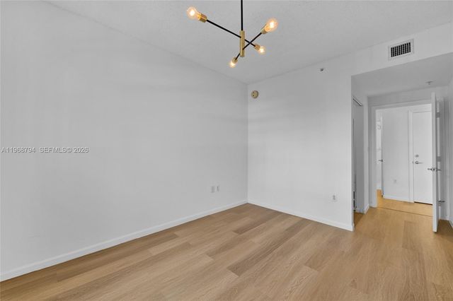 185 SE 14th Ter 1411, Miami, FL 33131