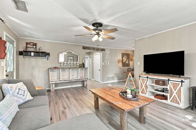 425 Dunaway Lane, Azle, TX 76020