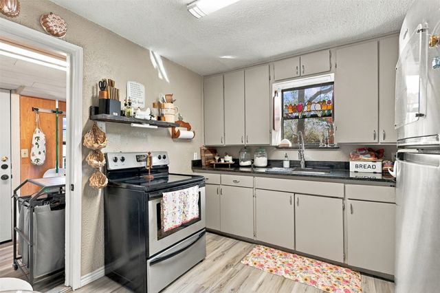 425 Dunaway Lane, Azle, TX 76020
