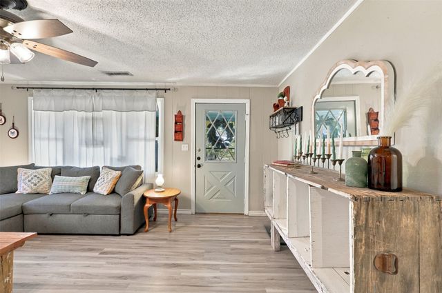 425 Dunaway Lane, Azle, TX 76020