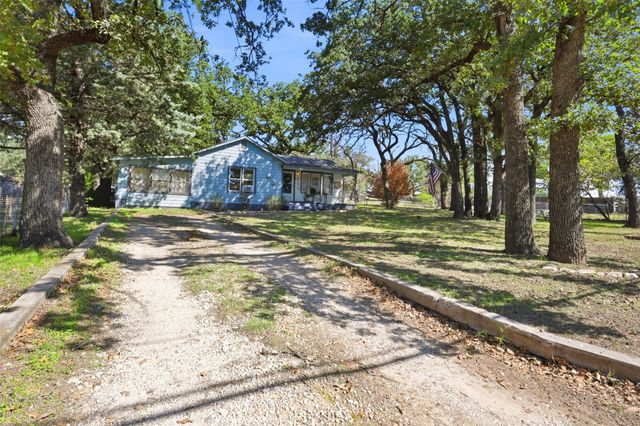 425 Dunaway Lane, Azle, TX 76020