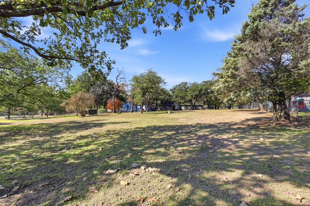 425 Dunaway Lane, Azle, TX 76020