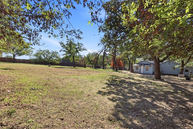425 Dunaway Lane, Azle, TX 76020
