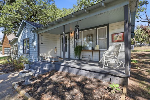 425 Dunaway Lane, Azle, TX 76020