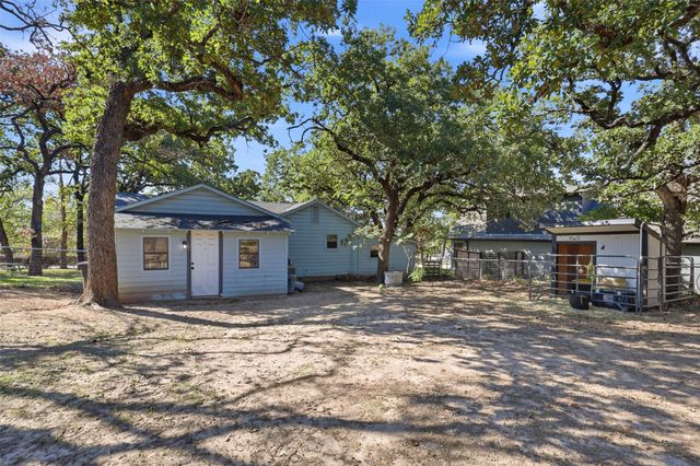 425 Dunaway Lane, Azle, TX 76020
