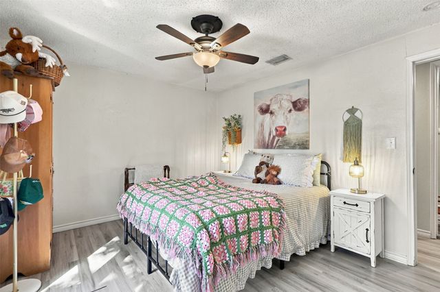 425 Dunaway Lane, Azle, TX 76020