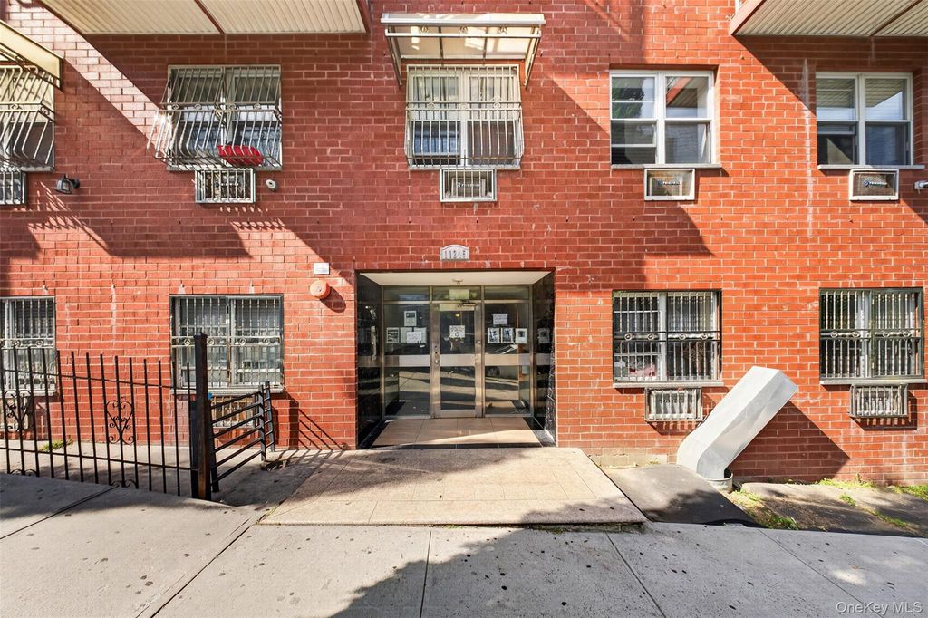 11245 39th Avenue 1E, Corona, NY 11368 — photo 2