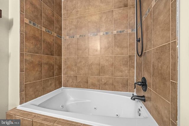 238 S DURHAM ST, Baltimore, MD 21231