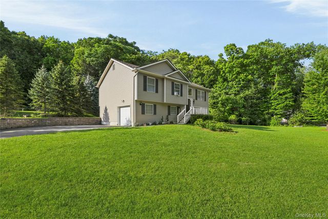 18 Hickory Place, Middletown, NY 10941