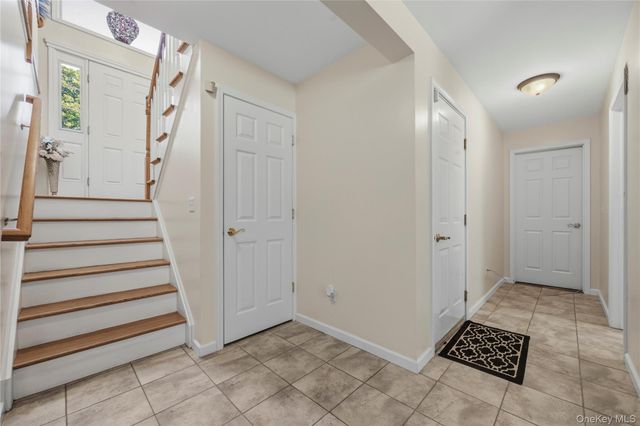 18 Hickory Place, Middletown, NY 10941