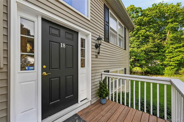 18 Hickory Place, Middletown, NY 10941