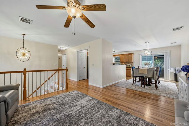18 Hickory Place, Middletown, NY 10941