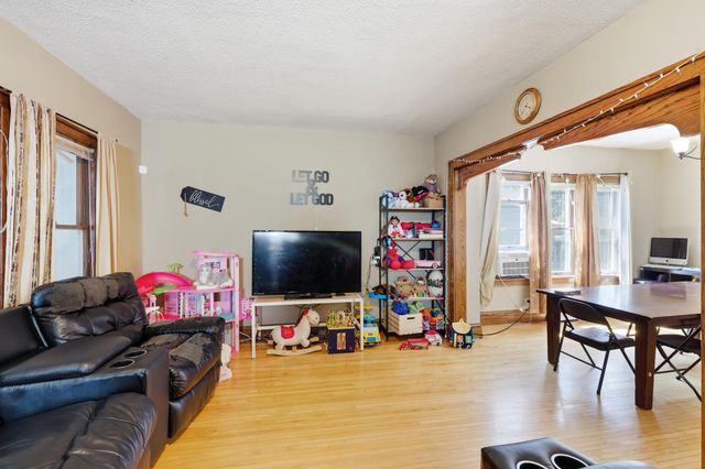 2815 Irving Avenue N, Minneapolis, MN 55411