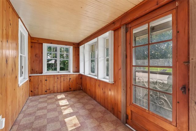 3825 2nd Avenue, Des Moines, IA 50313