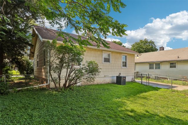 3825 2nd Avenue, Des Moines, IA 50313