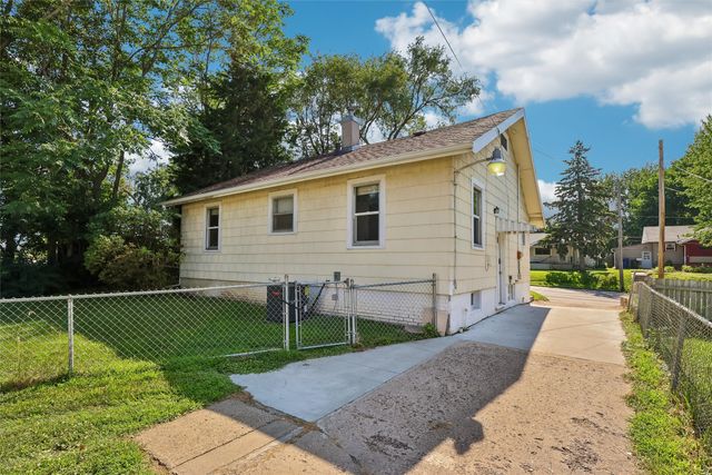 3825 2nd Avenue, Des Moines, IA 50313