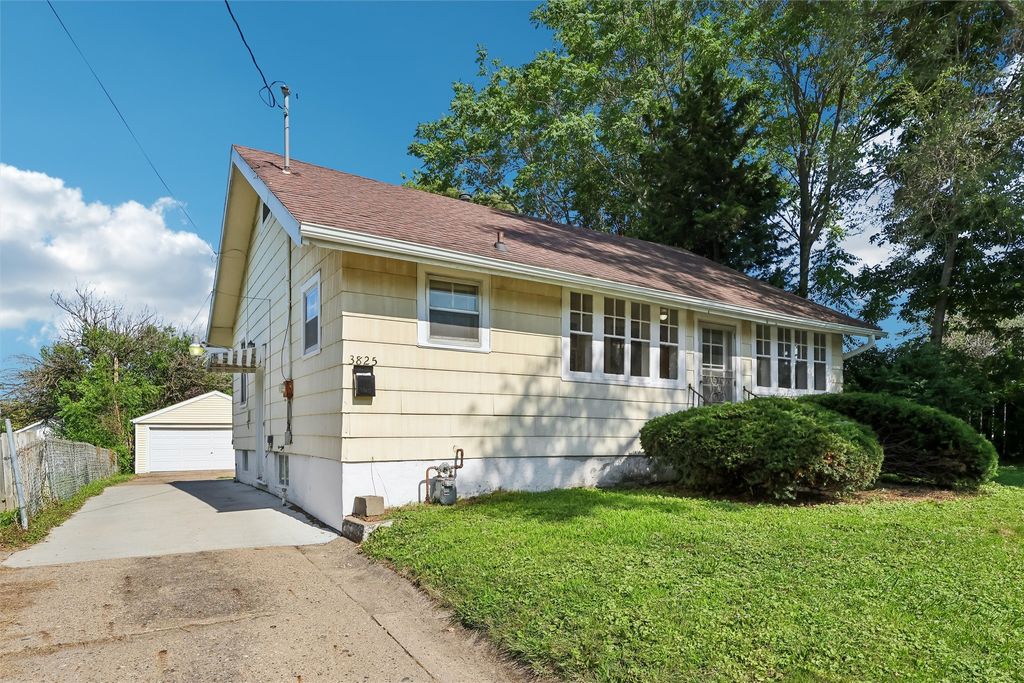 3825 2nd Avenue, Des Moines, IA 50313