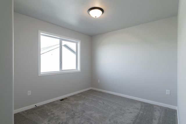 7036 65 Street S, Horace, ND 58047