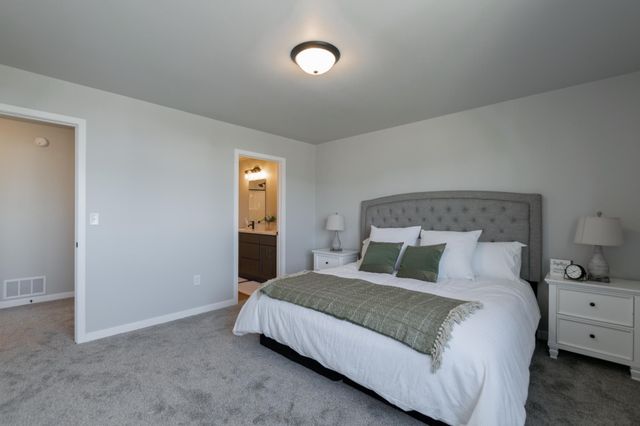 7036 65 Street S, Horace, ND 58047