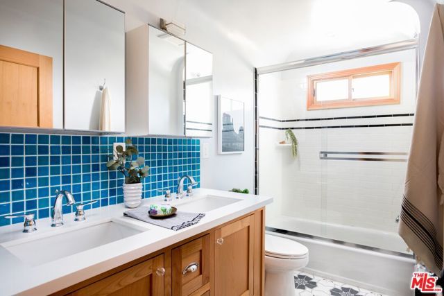 3009 Virginia Road, Los Angeles, CA 90016
