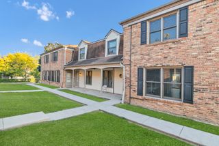 1717 Bristol Walk, Hoffman Estates, IL 60169