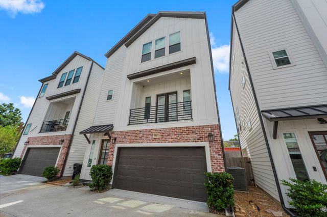 954 Fisher Street E, Houston, TX 77018