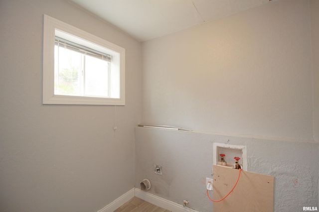 817 MARQUETTE Street, Davenport, IA 52802