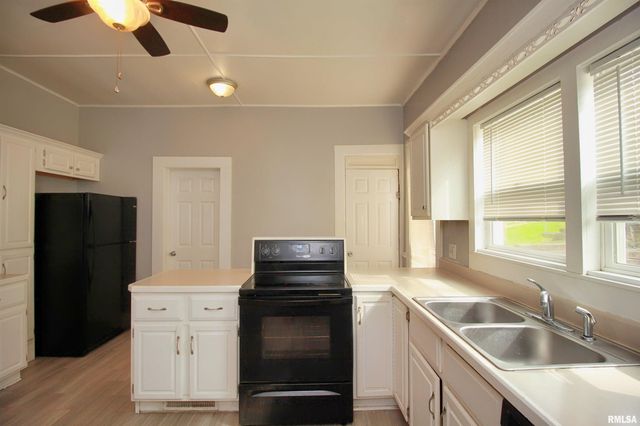 817 MARQUETTE Street, Davenport, IA 52802