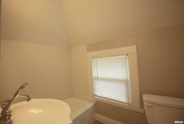 817 MARQUETTE Street, Davenport, IA 52802