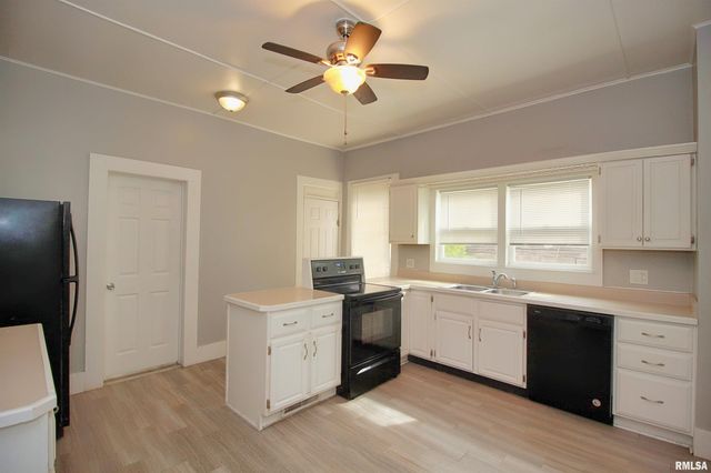 817 MARQUETTE Street, Davenport, IA 52802