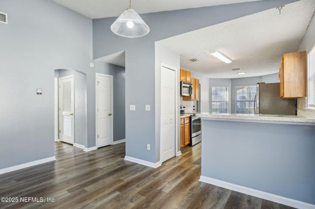 8047 BEAVER CREEK Drive, Jacksonville, FL 32210