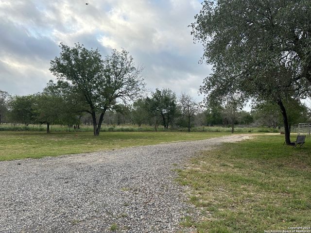 224 County Road 789, Natalia, TX 78059