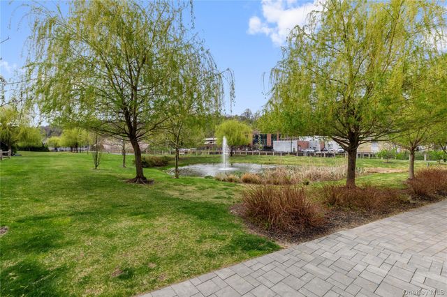 902 Mill Creek N, Roslyn, NY 11576