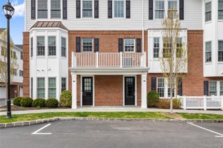 902 Mill Creek N, Roslyn, NY 11576