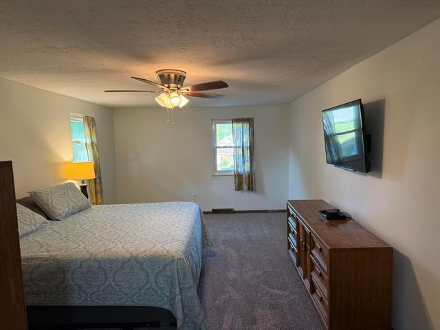 13137 E Crosset Hill Drive, Pickerington, OH 43147