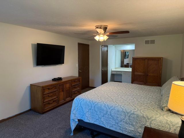 13137 E Crosset Hill Drive, Pickerington, OH 43147