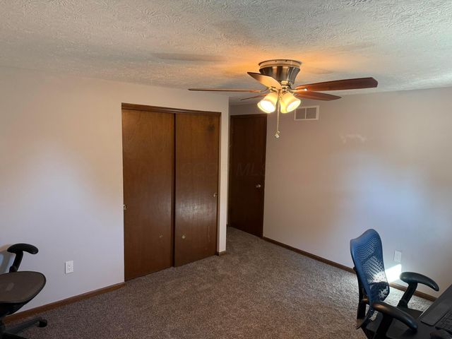 13137 E Crosset Hill Drive, Pickerington, OH 43147