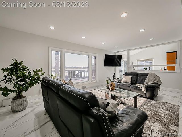 2918 Woodbine Drive, Waterford, MI 48328