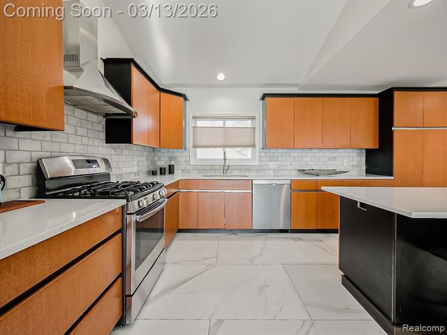 2918 Woodbine Drive, Waterford, MI 48328