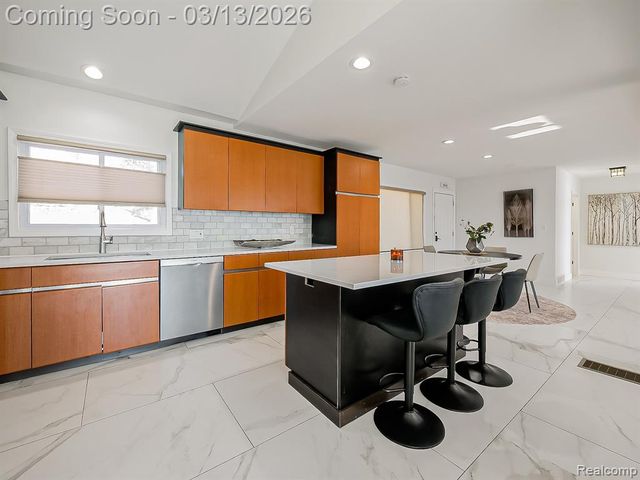 2918 Woodbine Drive, Waterford, MI 48328