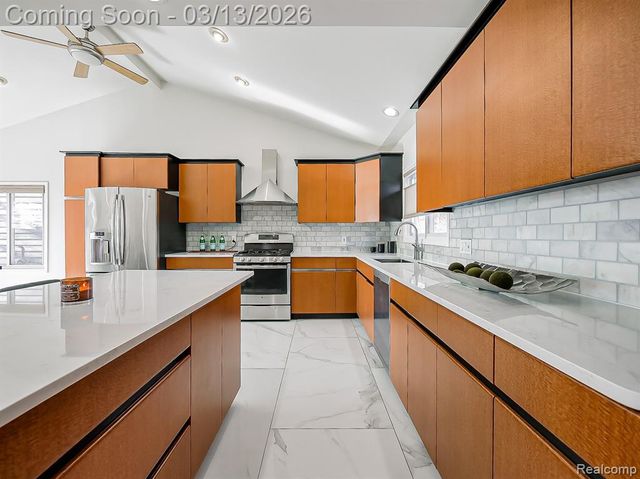 2918 Woodbine Drive, Waterford, MI 48328