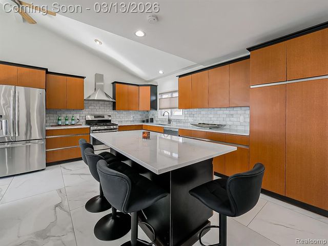 2918 Woodbine Drive, Waterford, MI 48328