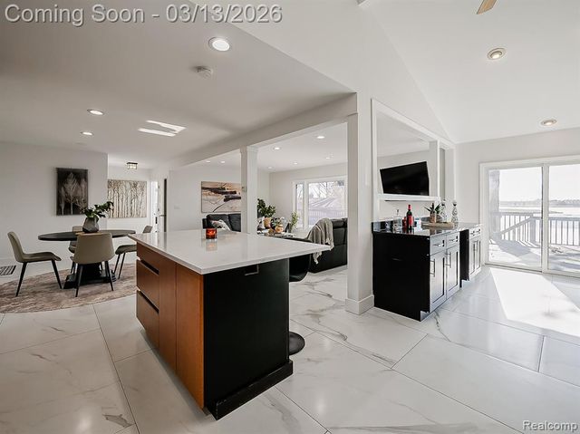 2918 Woodbine Drive, Waterford, MI 48328